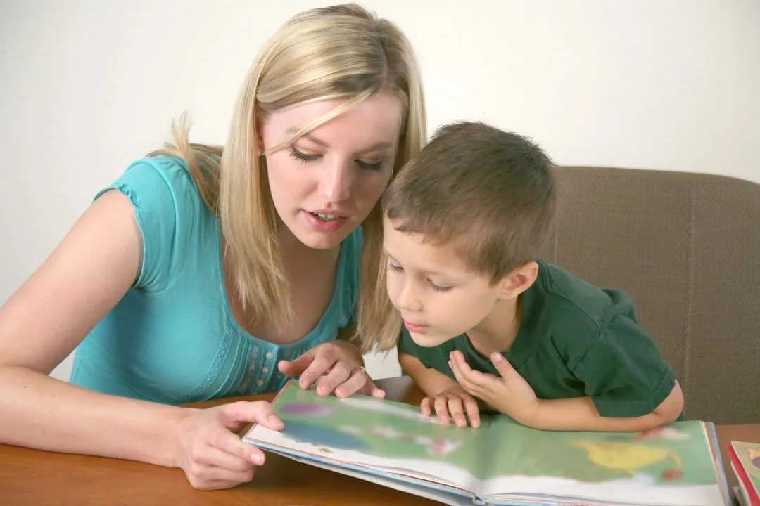5 Simple Ways to Help Your Struggling Reader at Home (No Worksheets ...